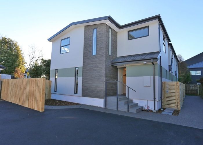  at 2/215 Peterborough Street, City Centre, Christchurch City, Canterbury