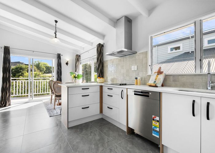  at 292 Beach Road, Campbells Bay, North Shore City, Auckland