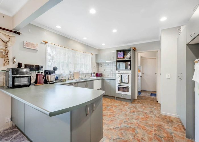  at 11 Fratley Avenue, Farm Cove, Auckland