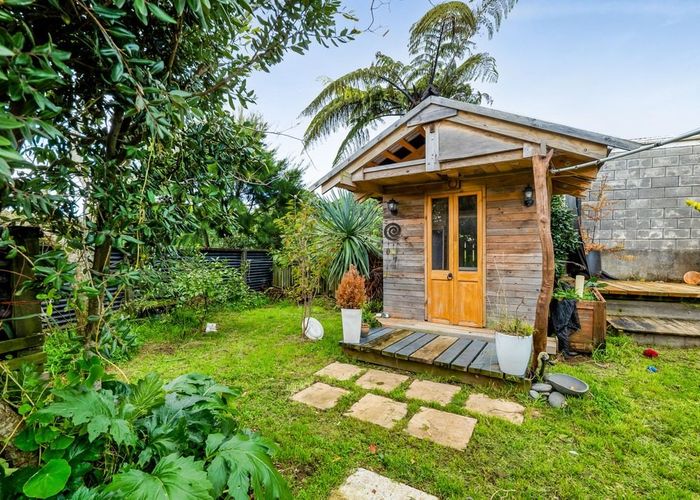  at 34 Endeavour Street, Marfell, New Plymouth