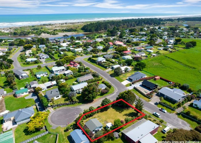  at 8 Sand Dune Grove, Waikawa Beach, Manakau