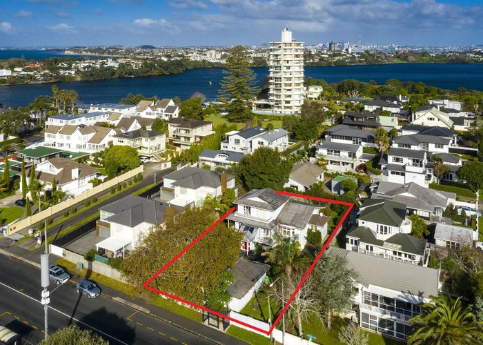 at 98 Kitchener Road, Milford, Auckland
