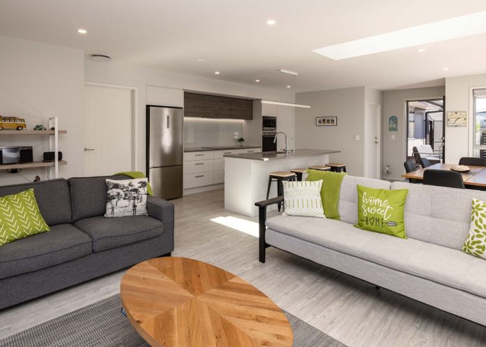  at 6 WARLOCK WAY, Tauranga