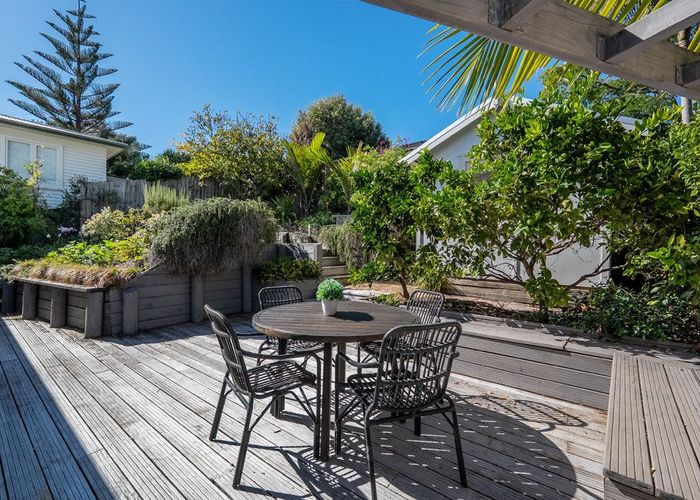  at 27 Hastings Parade, Devonport, Auckland