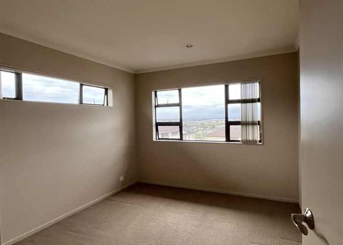  at 8 Terrasini Drive, Flat Bush, Manukau City, Auckland