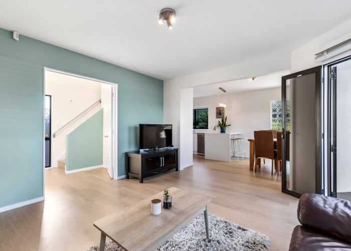  at 1/2 Deverell Place, Northcross, Auckland