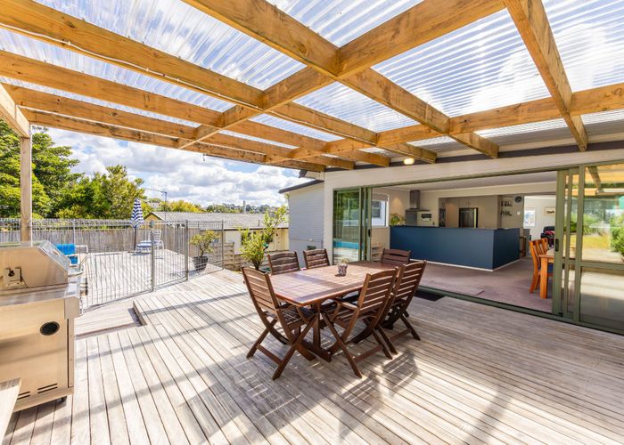  at 14 Acacia Road, Torbay, Auckland