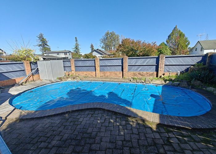  at 3 Homestead Place, Glenview, Hamilton