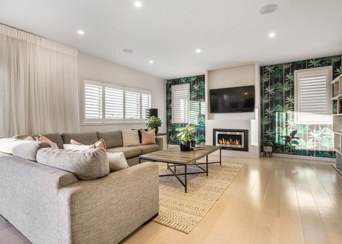  at 17 Winscombe Street, Belmont, Auckland