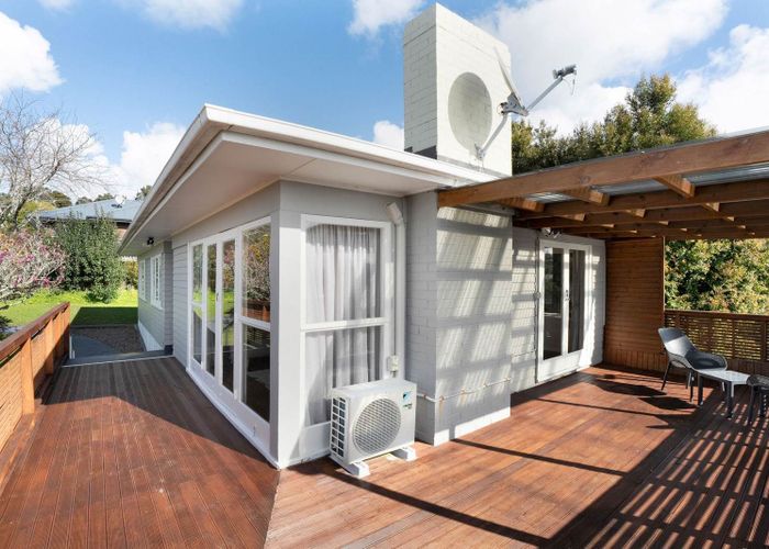  at 1/227 Wairau Road, Totara Vale, North Shore City, Auckland