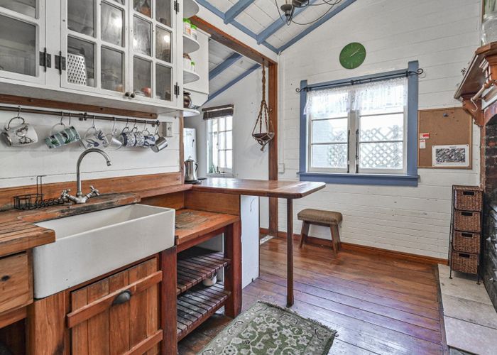  at 709 Queen Street West, Saint Leonards, Hastings, Hawke's Bay