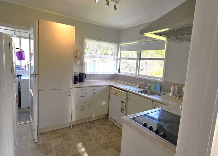  at 2/5 Eban avenue, Hillcrest, North Shore City, Auckland