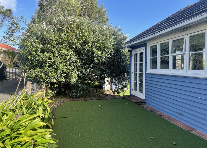  at 3 Evans Road, Glen Eden, Waitakere City, Auckland