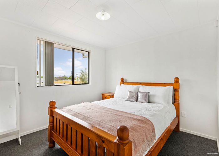  at 2/8 Christmas Road, Manurewa, Auckland