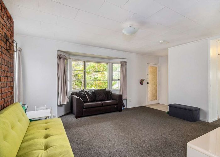  at 33 Claverdon Drive, Massey, Waitakere City, Auckland
