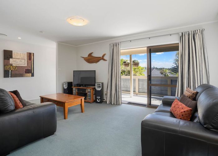 Free property data for 12 Halder Place, Torbay, Auckland homes.co.nz