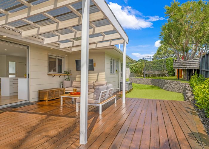 at 1/39 Camrose Place, Glenfield, North Shore City, Auckland