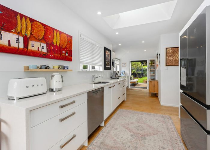  at 70 Selwyn Crescent, Forrest Hill, Auckland
