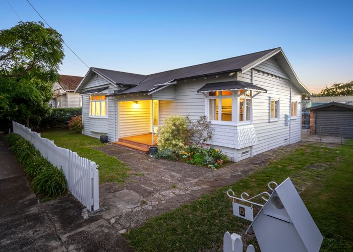  at 5 Carrie Street, Sandringham, Auckland