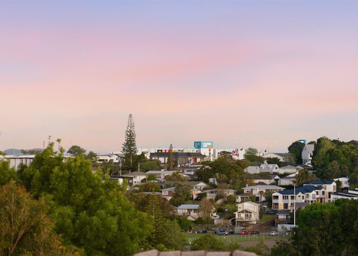  at 1/3 Valecrest Place, Bayview, North Shore City, Auckland