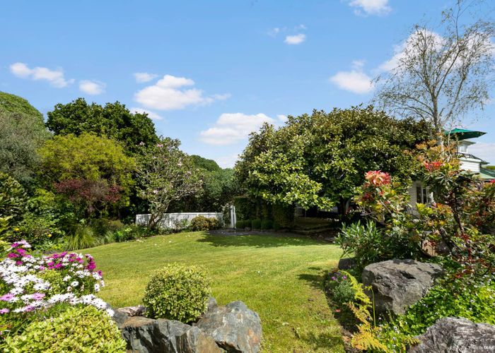  at 18 Puriri Place, Sandspit