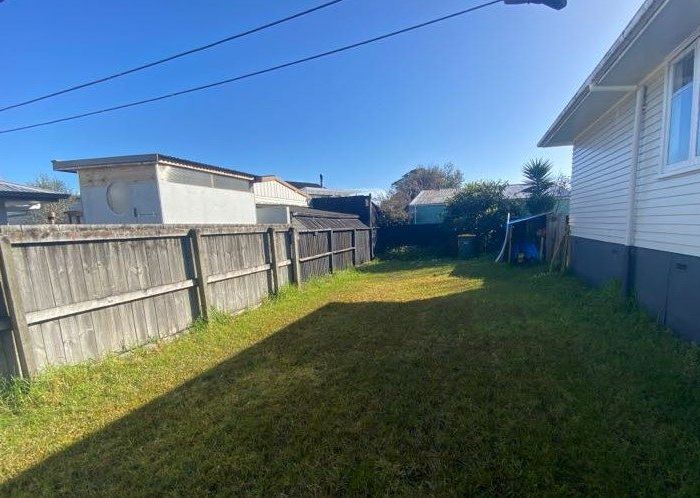  at 25 Dawnhaven Drive, Te Atatu Peninsula, Waitakere City, Auckland