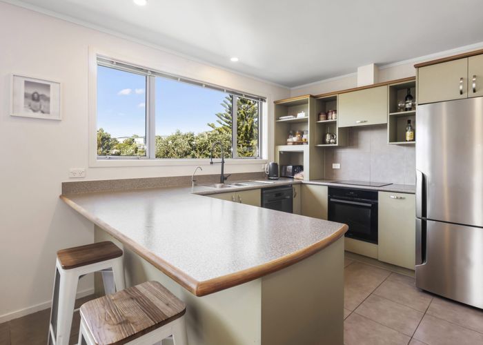  at 9 Maybury Way, Island Bay, Wellington