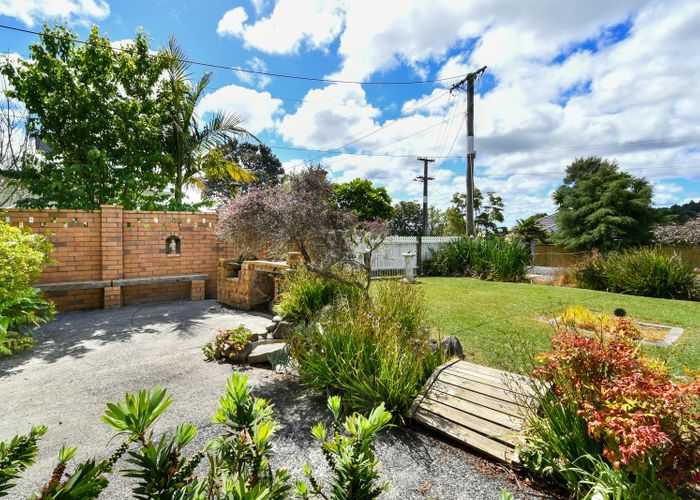  at 8 Mcentee Road, Waitakere, Auckland
