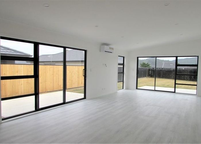  at 8 Whitten Way, Wallaceville, Upper Hutt