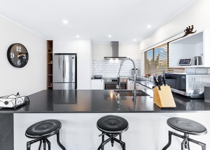  at 20 Chatswood Grove, Chatswood, Auckland