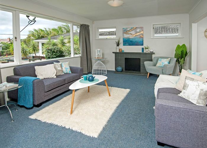  at 2/6 Braebank Lane, Te Atatu South, Auckland