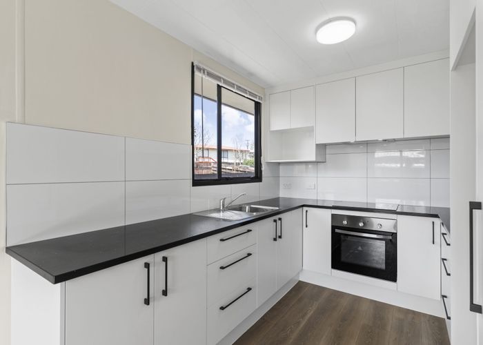  at 1/76 Parrs Cross Road, Henderson, Auckland