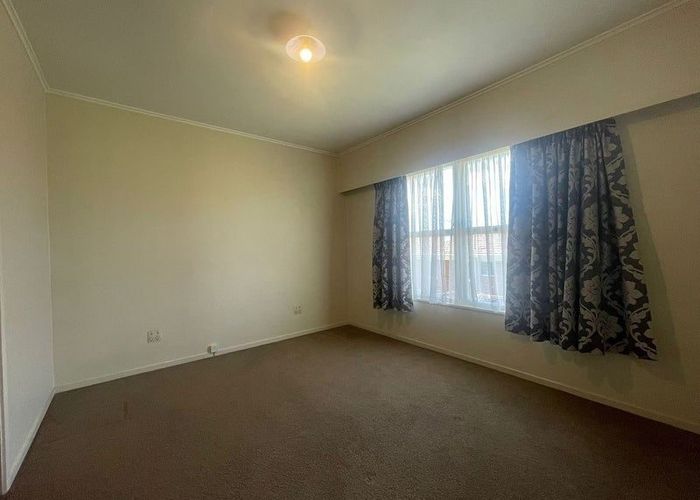 at 2/18 Anne Road, Hillcrest, North Shore City, Auckland
