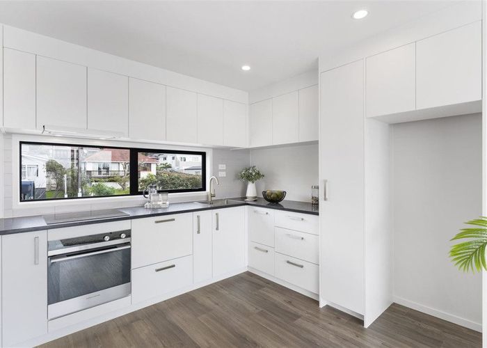  at 1/8 Chivalry Road, Glenfield, Auckland