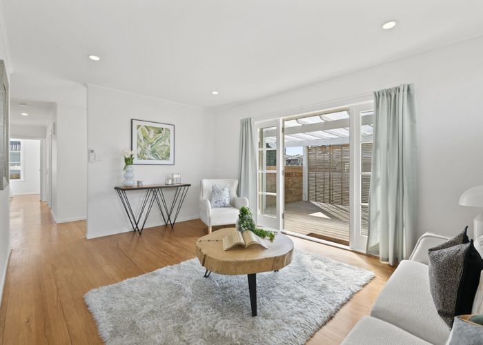  at 2/243 Lake Road, Northcote, North Shore City, Auckland