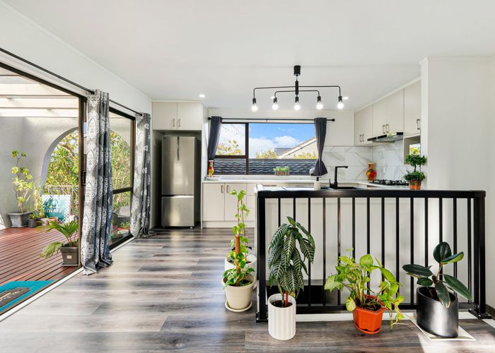  at 8 Riverview Road, New Lynn, Waitakere City, Auckland
