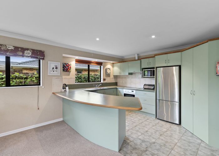  at 5 Chesterton Drive, Leamington, Cambridge