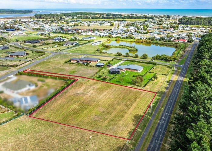  at 3 Carex Grove, Foxton Beach, Horowhenua, Manawatu / Whanganui