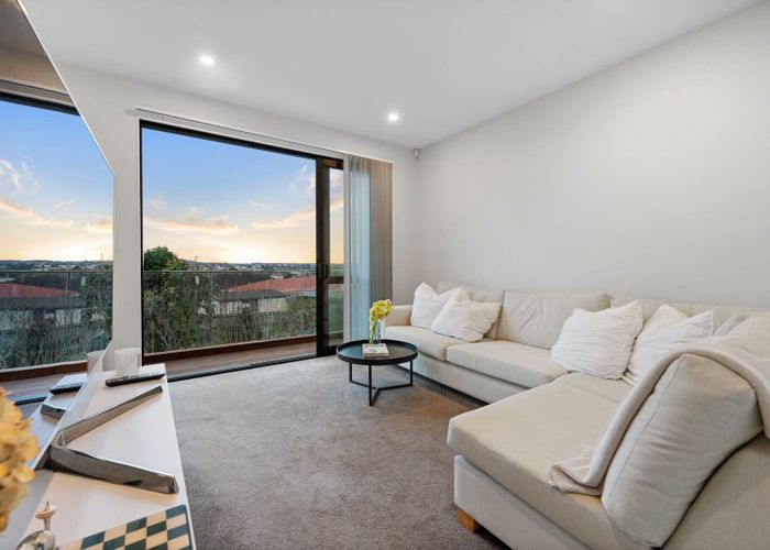  at 6B,6C & 6D Tiroroa Avenue, Te Atatu South, Waitakere City, Auckland