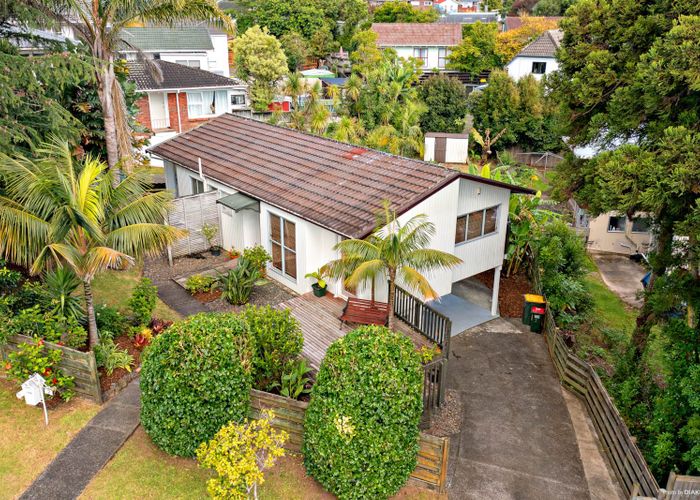  at 2 Teviot Place, Totara Vale, Auckland