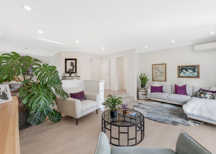  at 2/67 Simmental Crescent, Somerville, Manukau