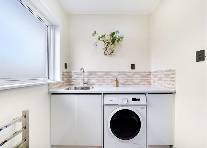  at 2/49 Clendon Avenue, Papatoetoe, Auckland