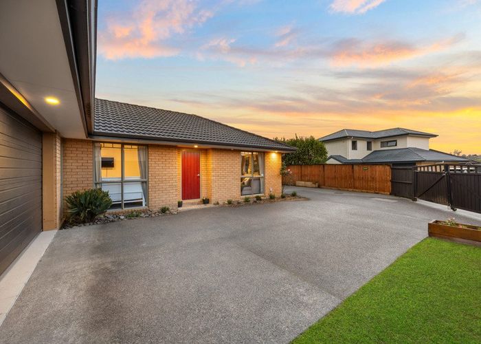  at 9 Bradnor Meadows Drive, Swanson, Waitakere City, Auckland
