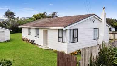  at 114 Park Avenue, Waitārere Beach, Levin