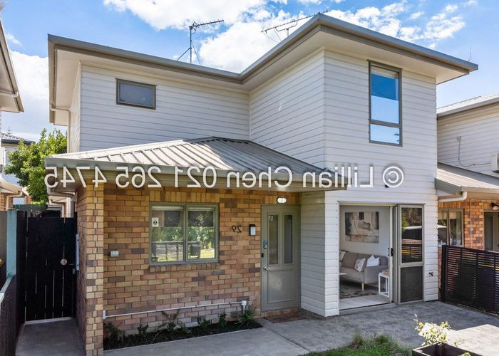  at 27 Verdale Circle, Glen Eden, Waitakere City, Auckland