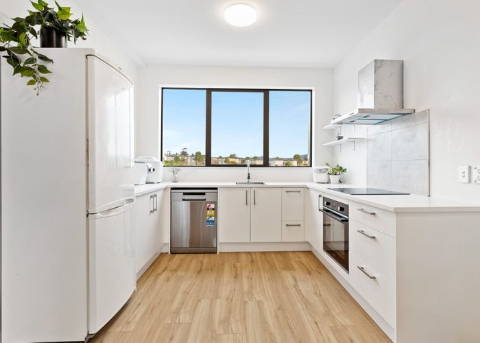 at 5 Bloom Crescent, Sunnyvale, Waitakere City, Auckland
