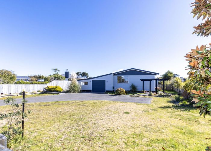  at 11 Hadfield Place, Paraparaumu Beach, Kapiti Coast, Wellington