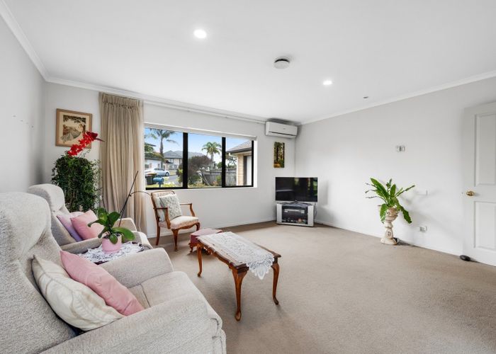  at 8 Lamia Place, The Gardens, Auckland