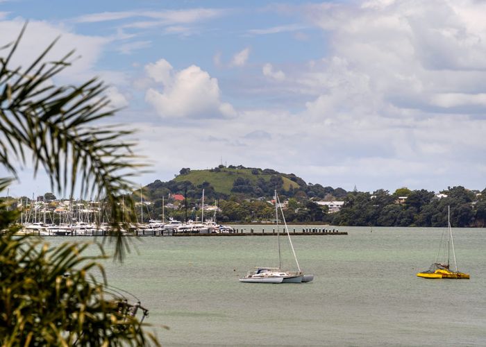  at 2/3 Beach Road, Northcote Point, Auckland