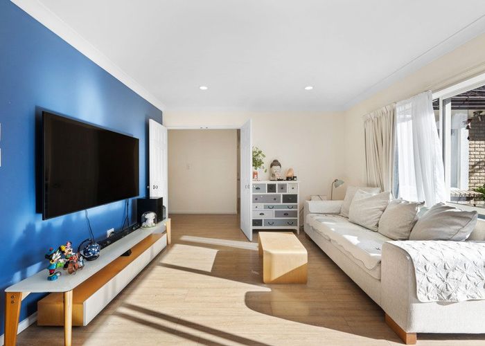  at 1/15 Penruddocke Road, Half Moon Bay, Manukau City, Auckland